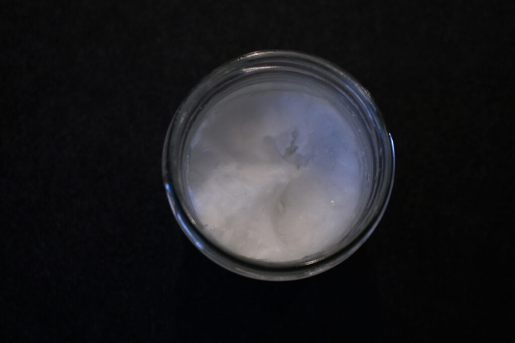 Lanolin oder Kokosöl als Hilfsmittel im Wochenbett